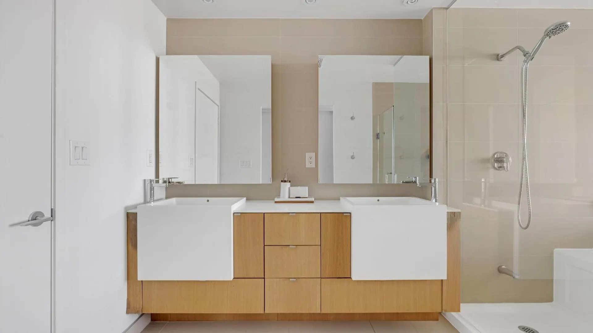 Penthouse Living Above The Skyline Apartment Toronto